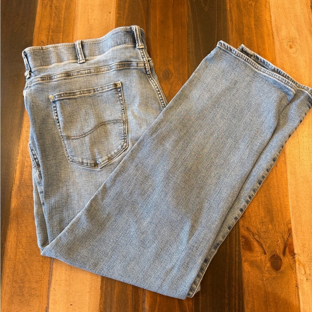 MEN'S EXTREME MOTION STRAIGHT FIT TAPERED LEG JEAN